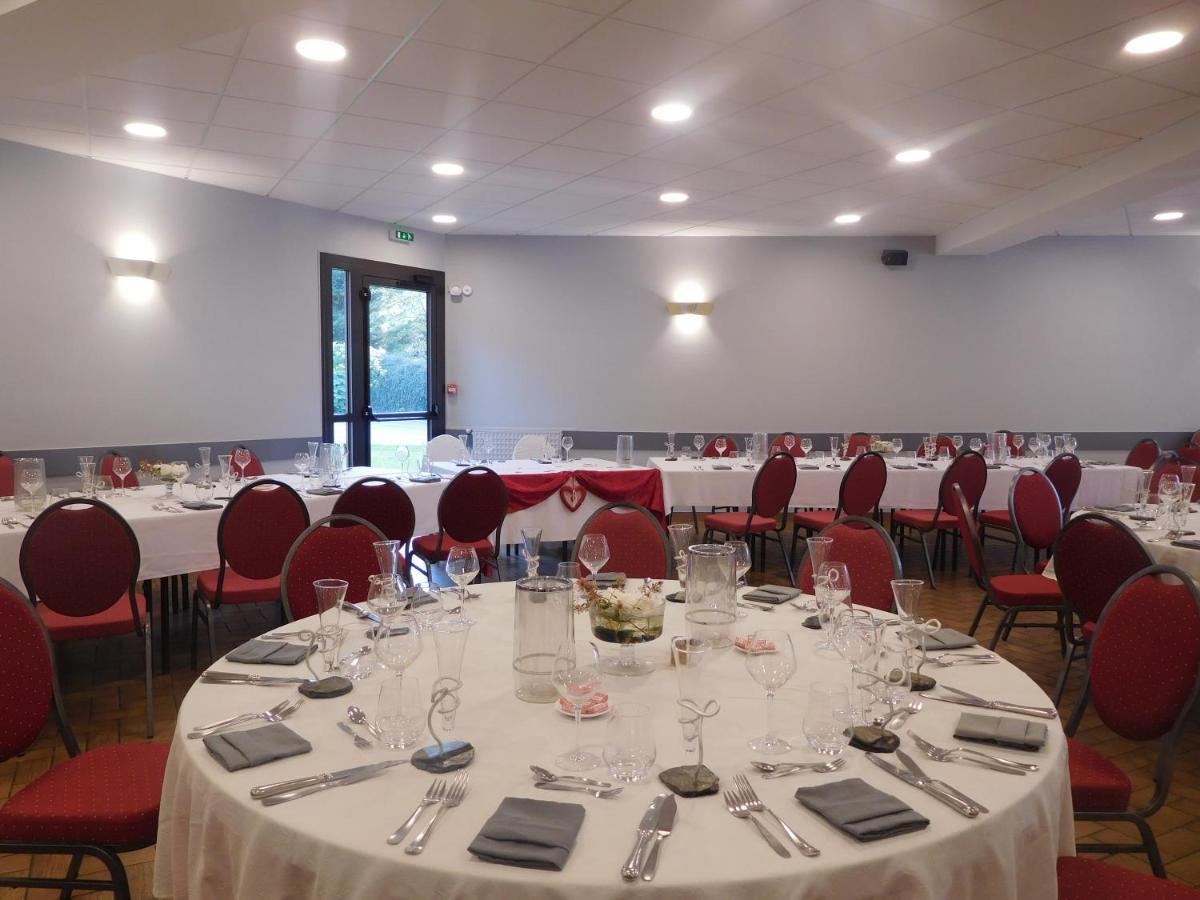 Au Relais De L'Oust Hotel Lanouée Екстериор снимка