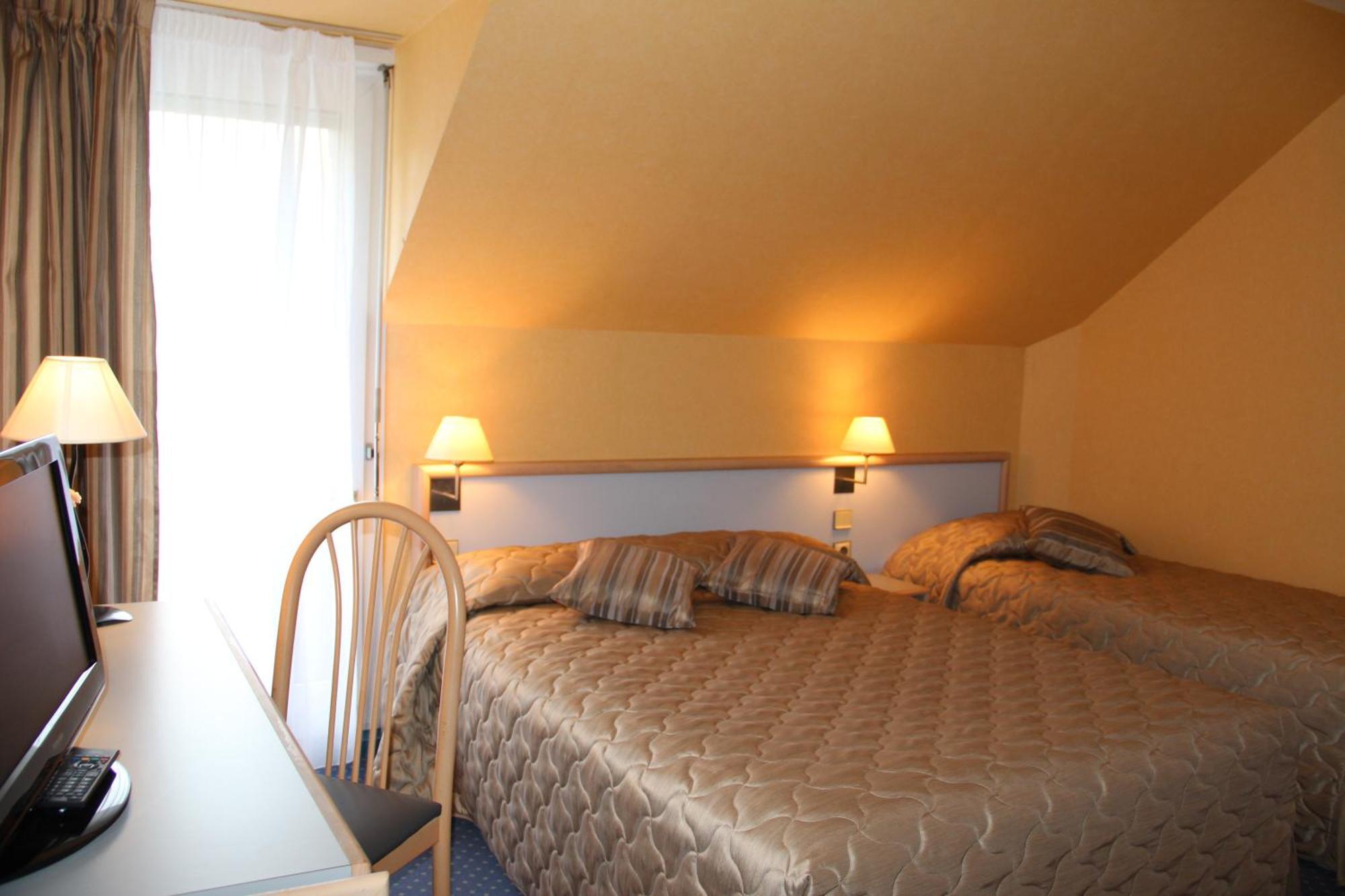 Au Relais De L'Oust Hotel Lanouée Стая снимка