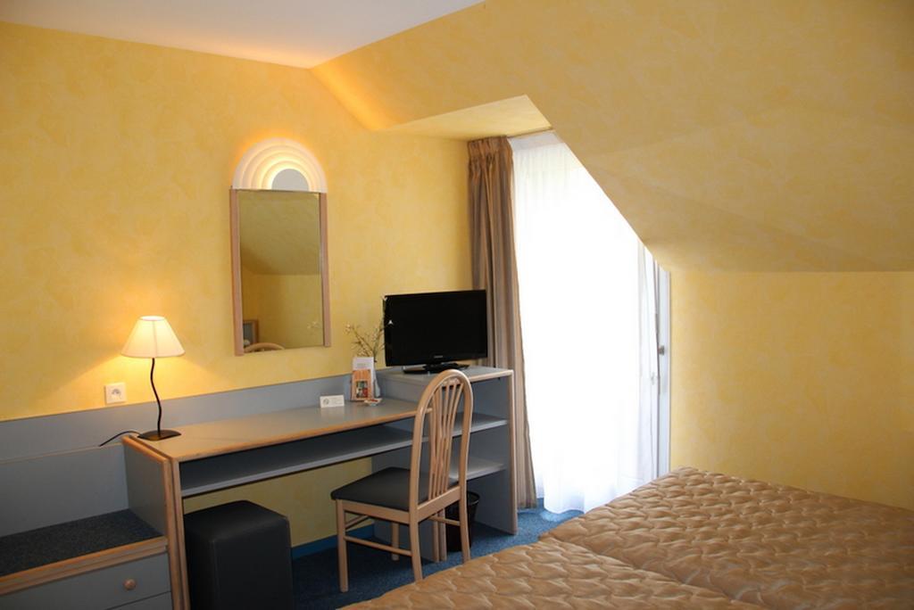 Au Relais De L'Oust Hotel Lanouée Стая снимка