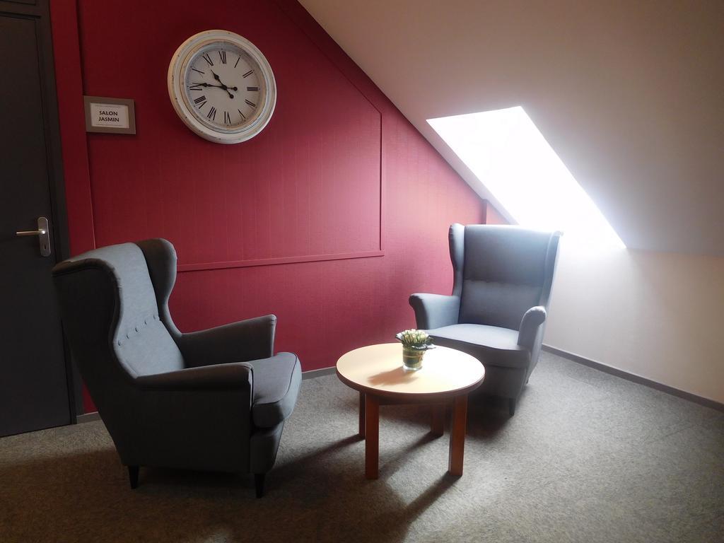 Au Relais De L'Oust Hotel Lanouée Екстериор снимка